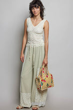 Load image into Gallery viewer, Essentials Mini Quilted Fabric Cube Bag
