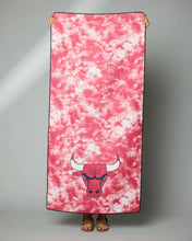 Load image into Gallery viewer, Bulls Flash Beach Towel
